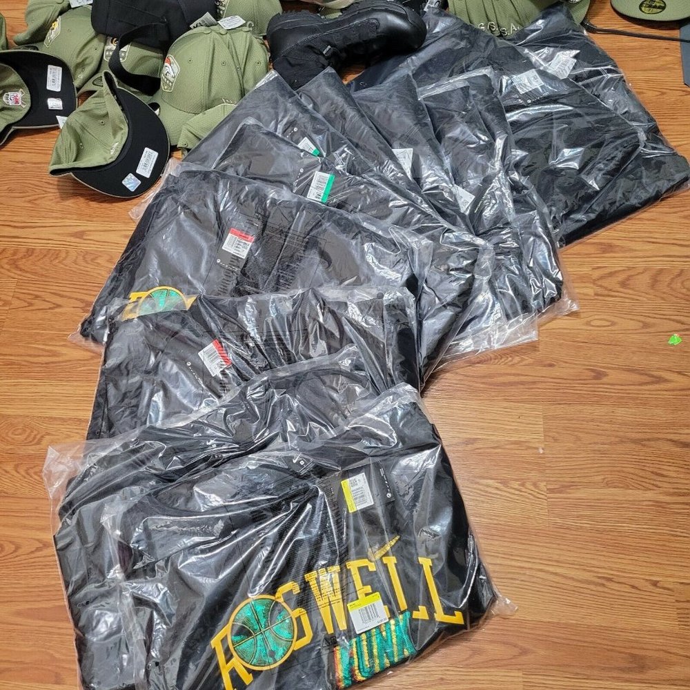Nike Roswell Rayguns Basketball Top Long Sleeve Warm-Up Black Gold CW7733-010 - Picture 7 of 7
